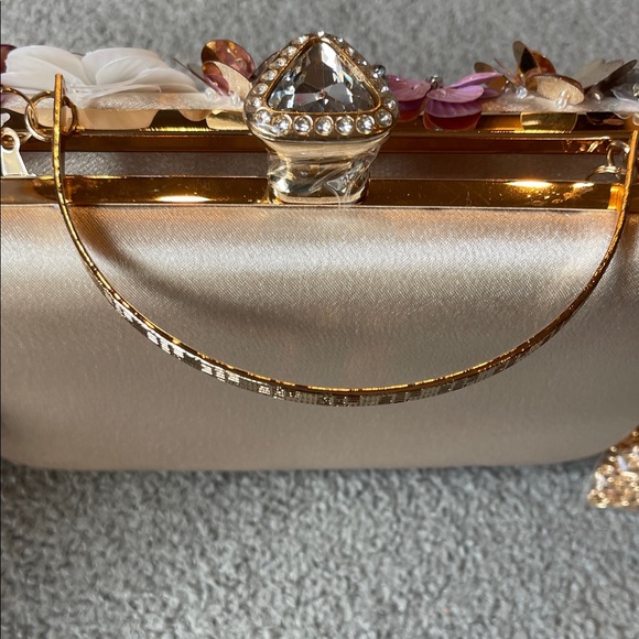 Kelly & Katie Multicolor Floral Clutch with beading and 3D flowers NWT - Picture 7 of 10